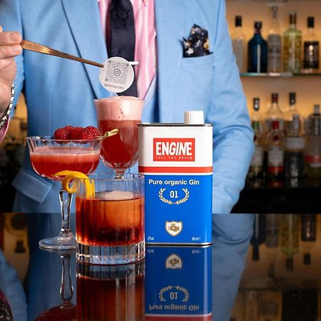 London Marriott Hotel Canary Wharf Экстерьер фото Engine Gin