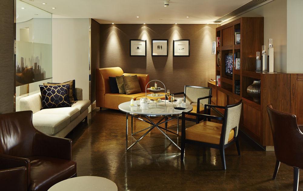 London Marriott Hotel Canary Wharf Экстерьер фото The interior of the club