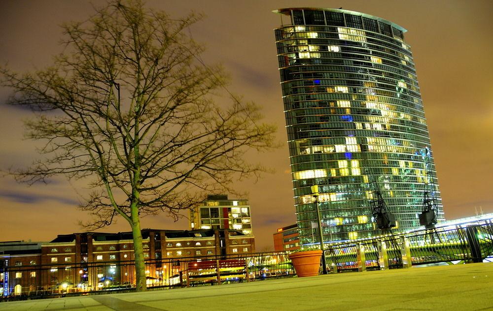 London Marriott Hotel Canary Wharf Экстерьер фото The Arthouse, at the heart of the West End Quarter