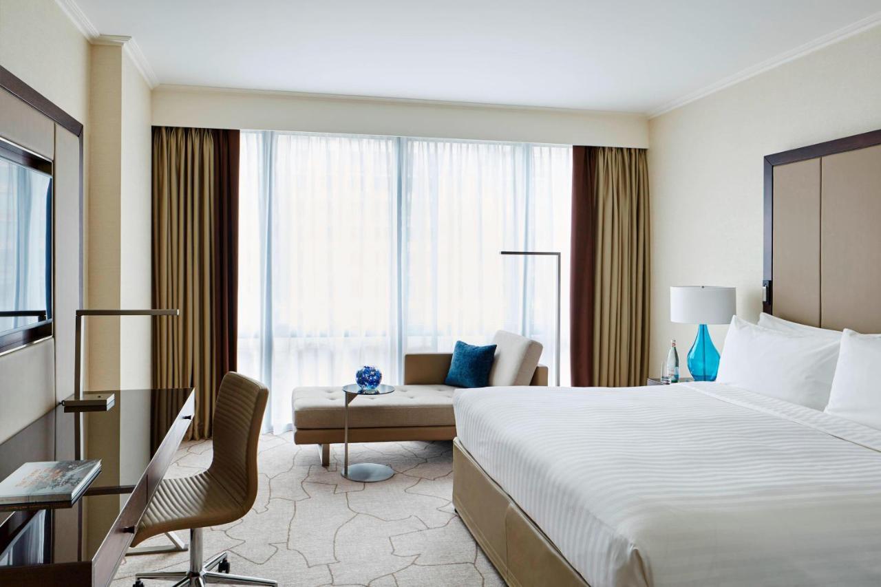 London Marriott Hotel Canary Wharf Экстерьер фото A guest room at the Westin Palace, Madrid