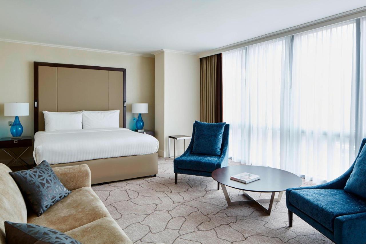 London Marriott Hotel Canary Wharf Экстерьер фото A suite at the Conrad London St. George's Wharf