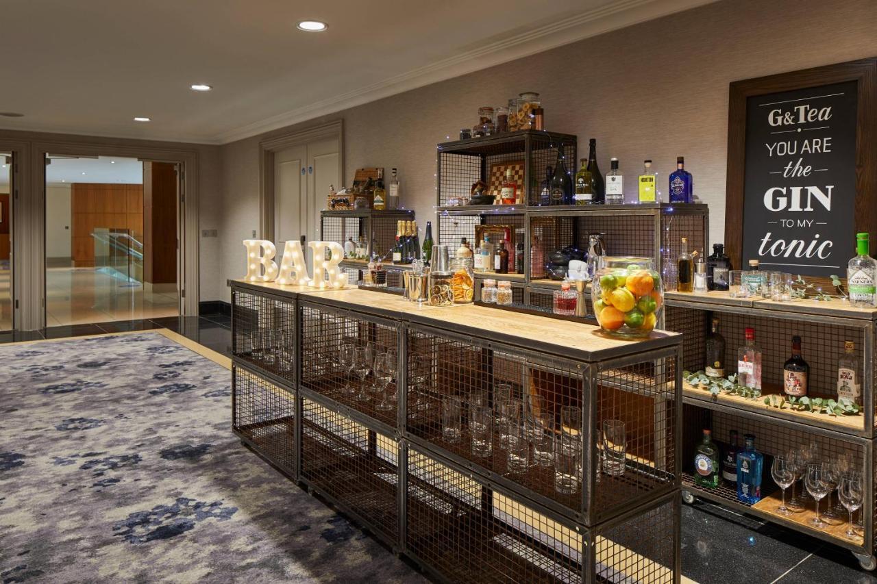 London Marriott Hotel Canary Wharf Экстерьер фото The bar at the 100 Queen's Gate