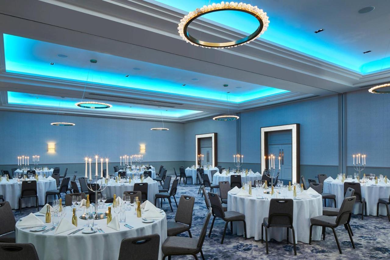 London Marriott Hotel Canary Wharf Экстерьер фото The ballroom at the Hilton London Heathrow