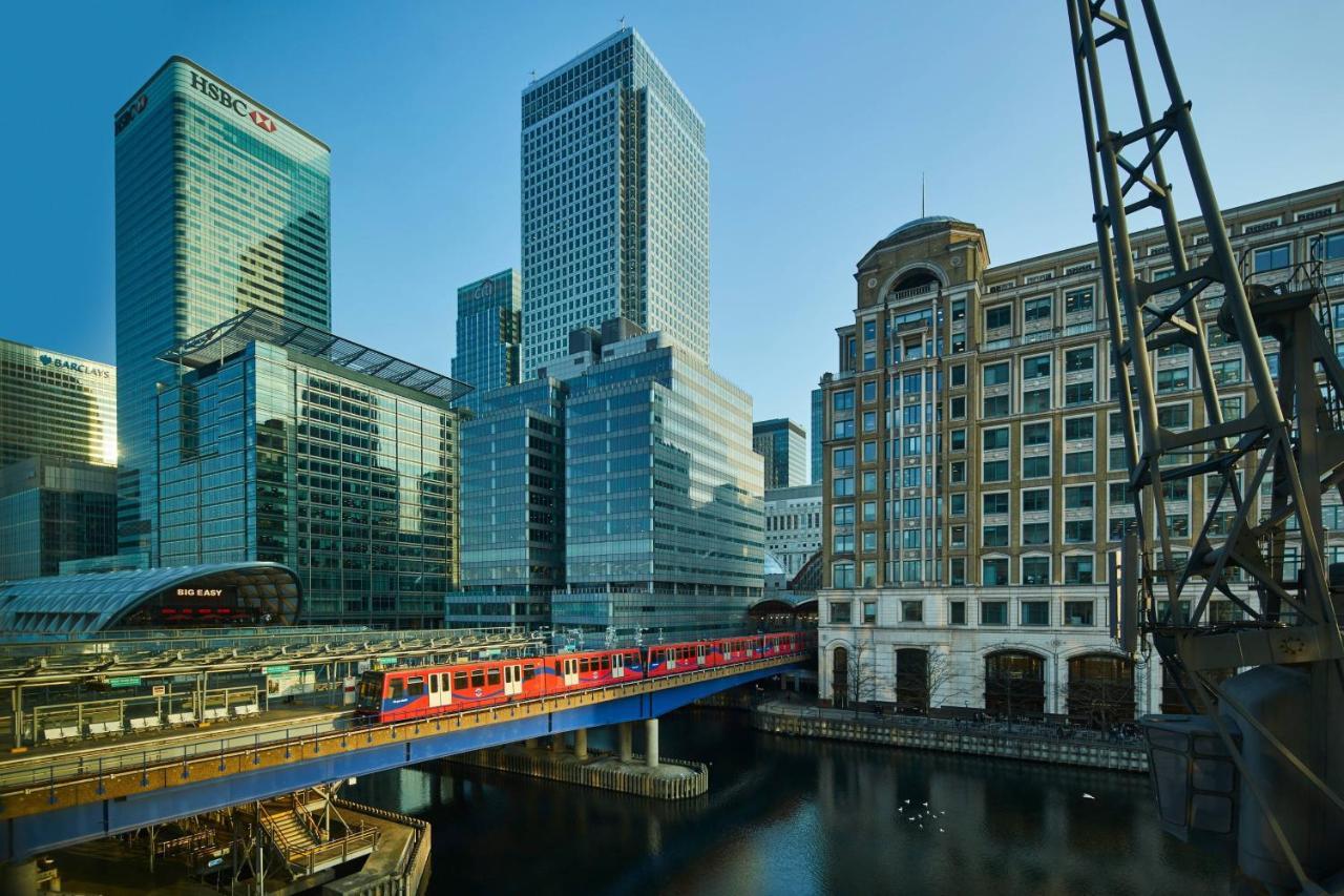 London Marriott Hotel Canary Wharf Экстерьер фото The DLR at West India Quay