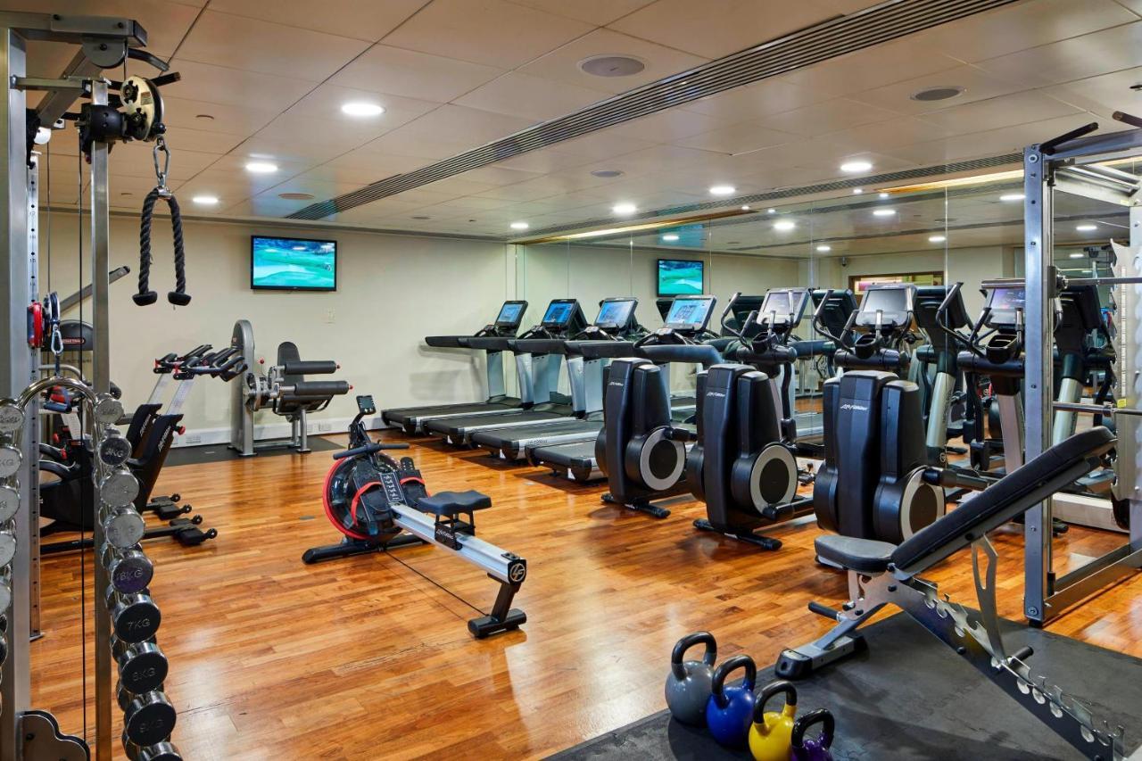 London Marriott Hotel Canary Wharf Экстерьер фото The gym at the hotel
