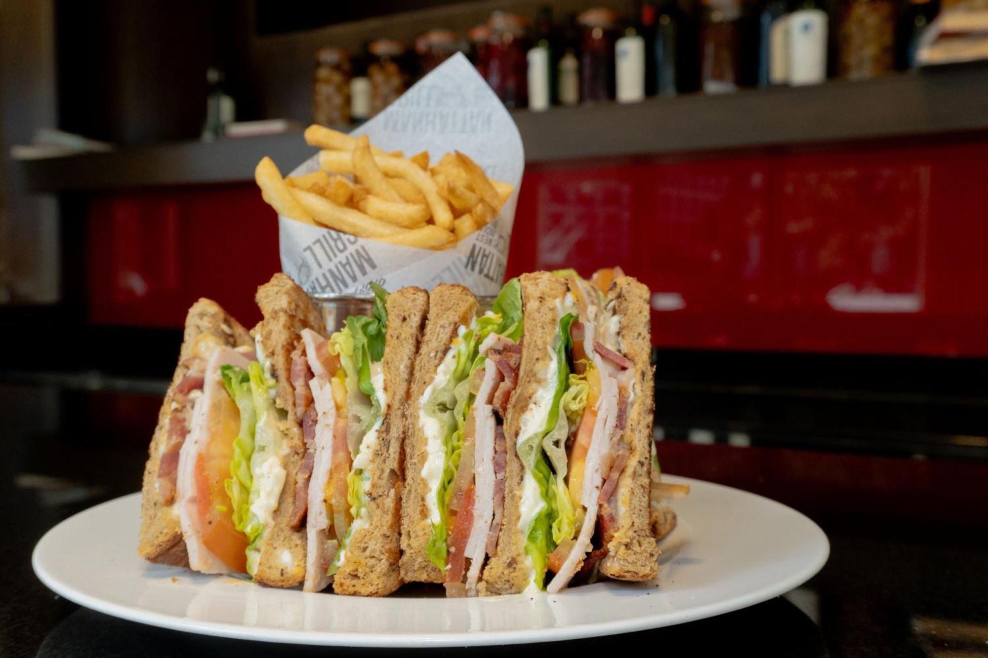 London Marriott Hotel Canary Wharf Экстерьер фото A club sandwich