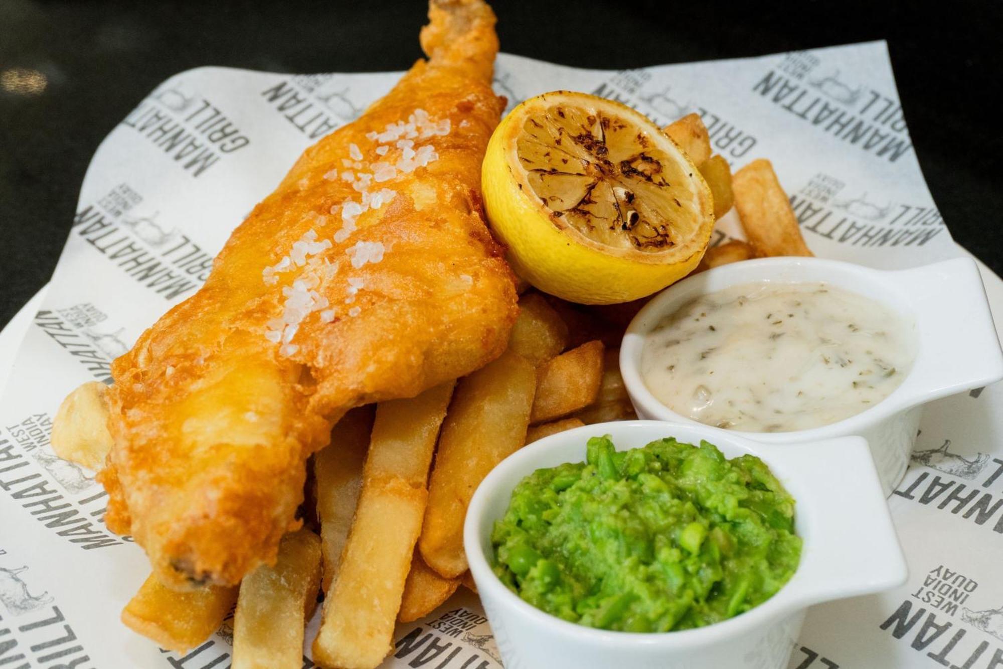 London Marriott Hotel Canary Wharf Экстерьер фото Fish and chips