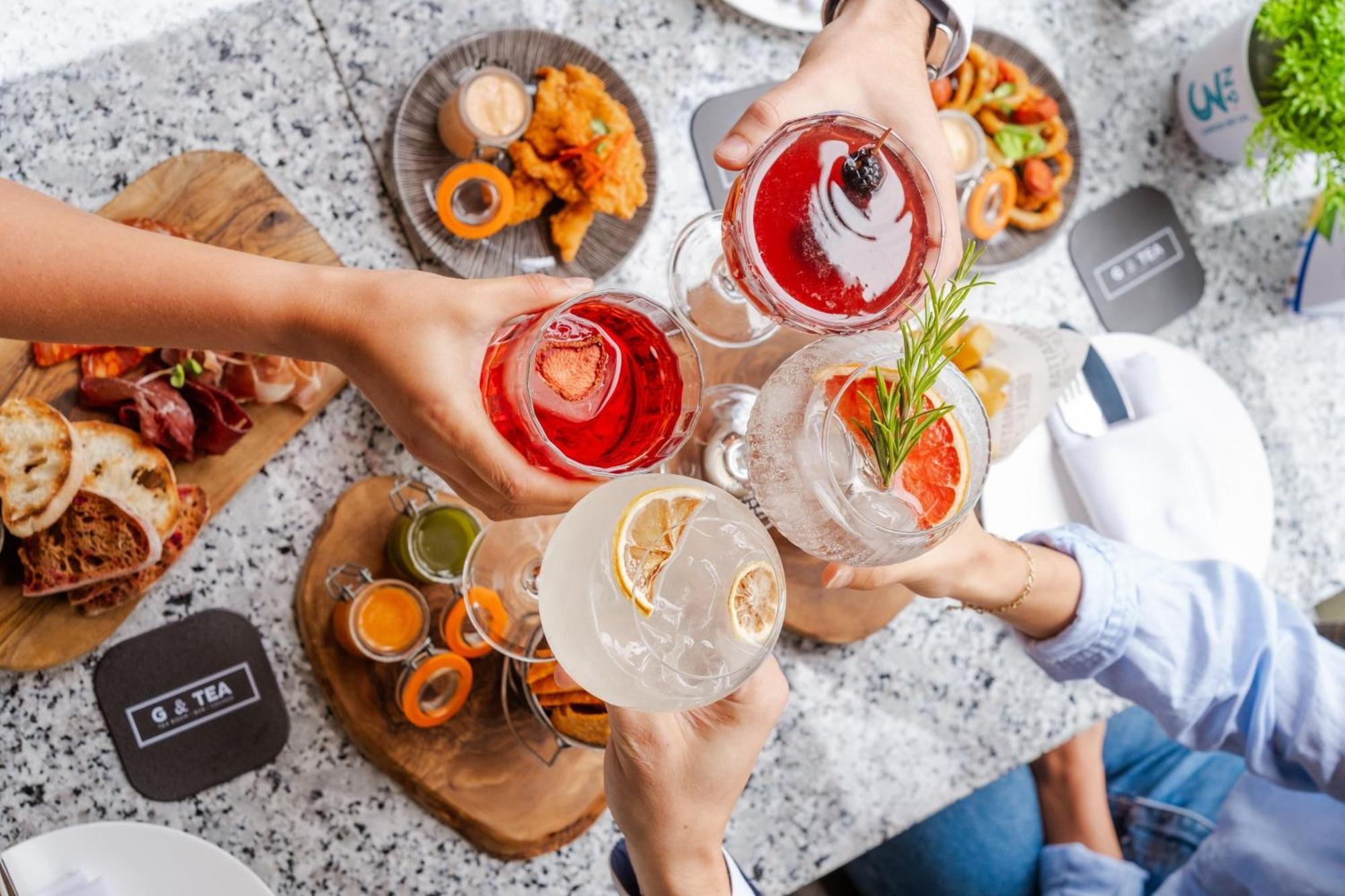 London Marriott Hotel Canary Wharf Экстерьер фото Gin and tonic