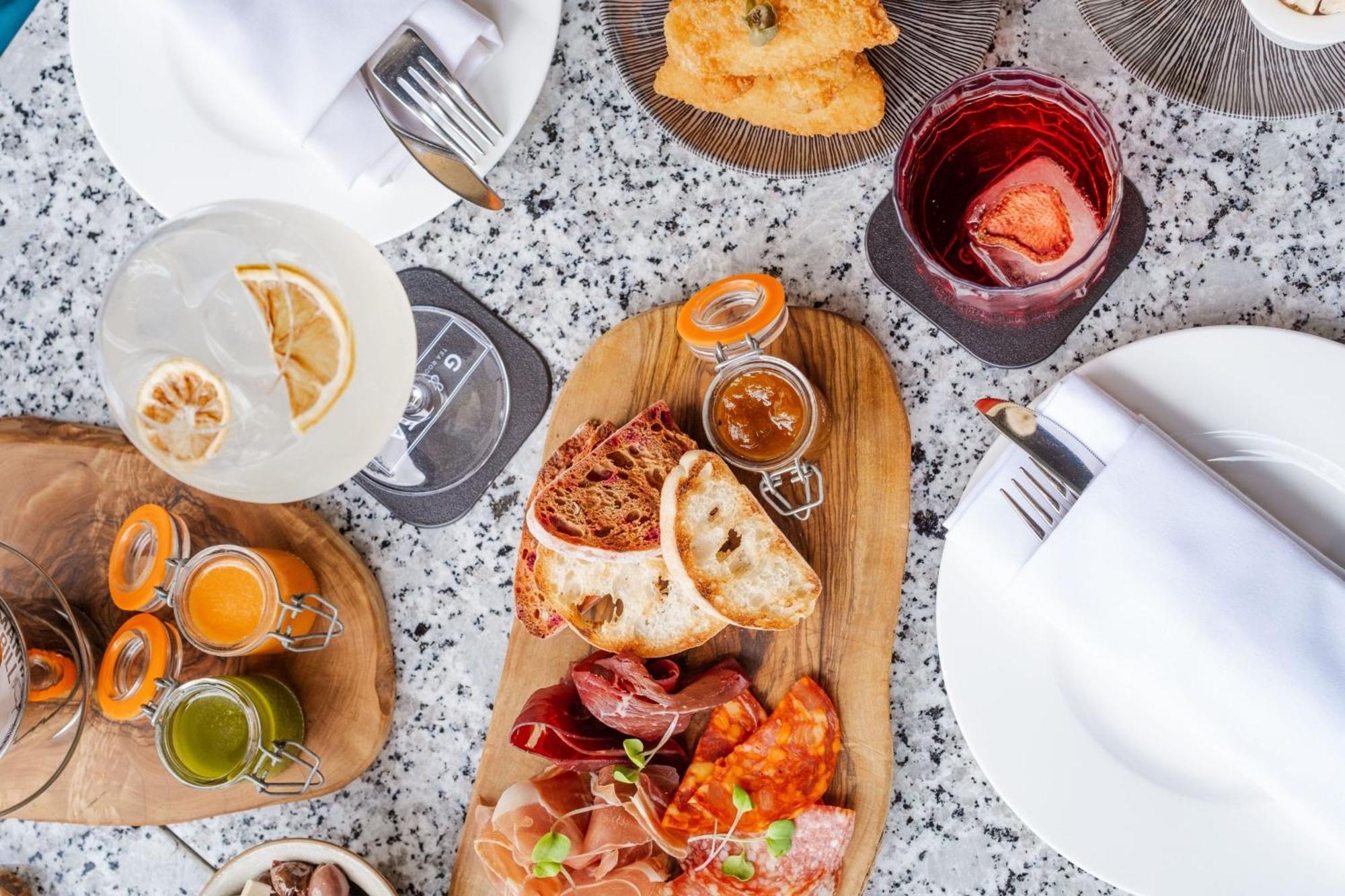 London Marriott Hotel Canary Wharf Экстерьер фото A selection of tapas