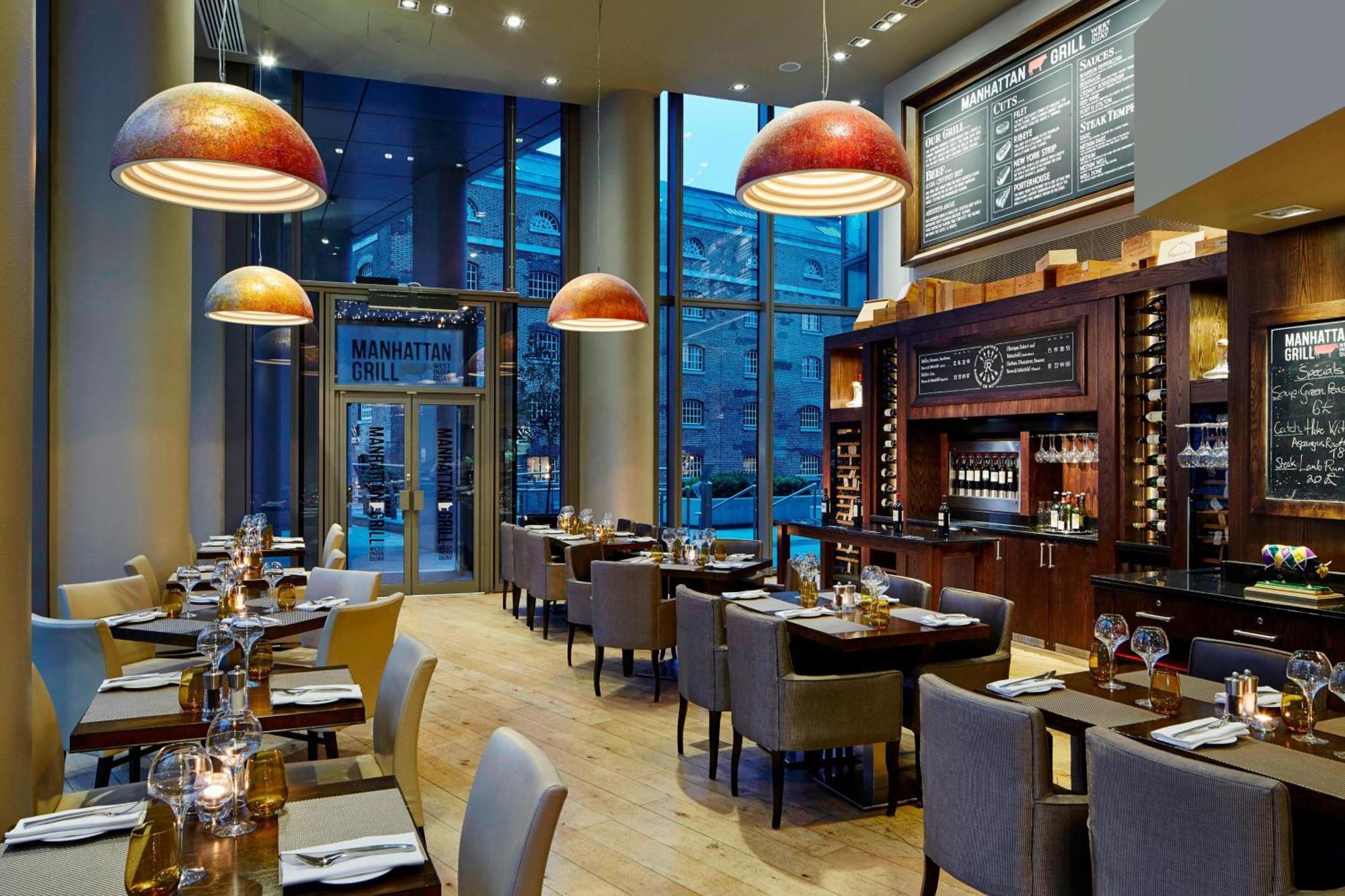 London Marriott Hotel Canary Wharf Экстерьер фото The interior of the restaurant