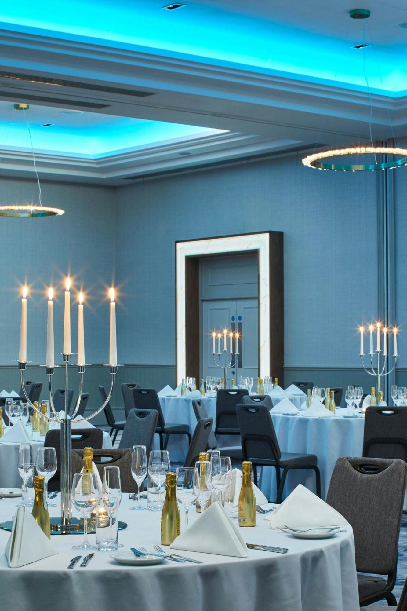 London Marriott Hotel Canary Wharf Экстерьер фото The Blue Room