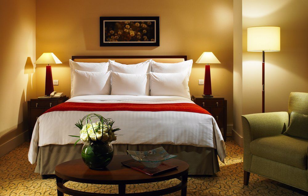 London Marriott Hotel Canary Wharf Экстерьер фото A bedroom at the hotel